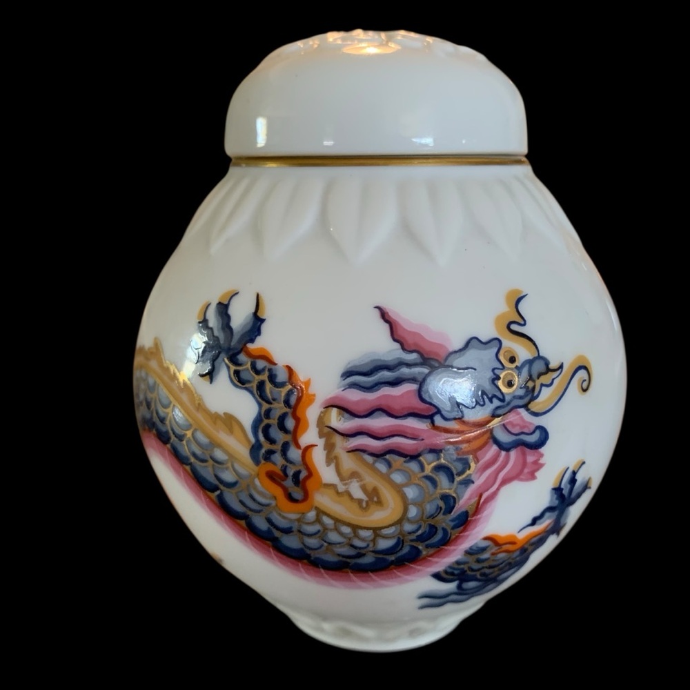 1990S CHINOISERIE COLLECTION ELIZABETH ARDEN DRAGON GINGER JAR CANDLE
